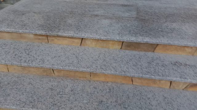 Крыльцо из гранитных плит