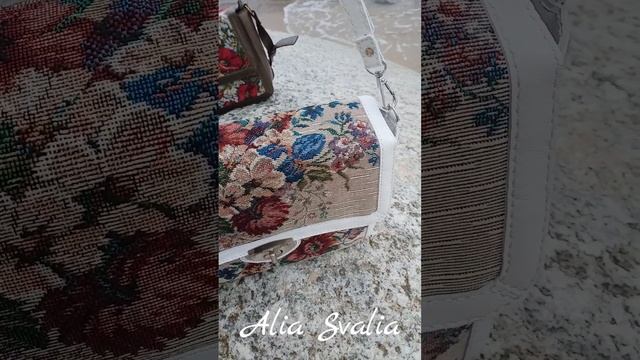 Винтажные сказки: белые ночи.
Кросс-боди Alia Svalia на Озоне