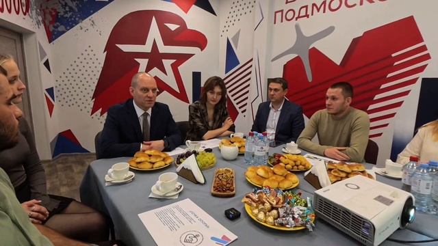 Глава Пушкинского обсудил планы на лето с активистами округа