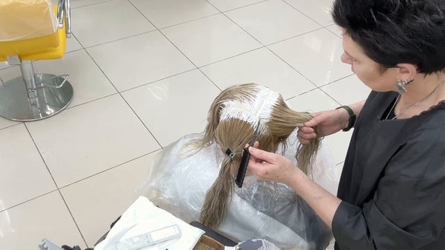 Блондин без обесценивания, осветление волос крем краской