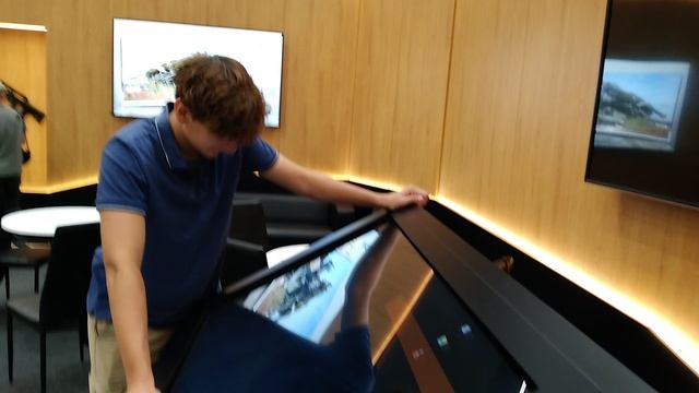 Ракеты для систем залпового огня и макет Рвкетного Комплекса Эскандер