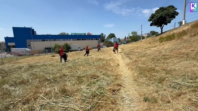 В Керчи продолжается очистка "серых" зон от мусора