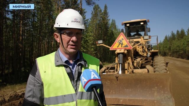 Дорожники «обеспылили» гравийку до рудника «Интернациональный» и часть трассы «Анабар»