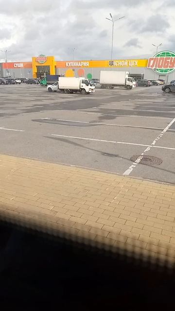 Гипермаркет Глобус в Юдино.