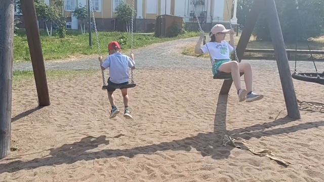 Чудесная игровая площадка у Храма Николая Чудотворца в селе Николо-- Березовка.