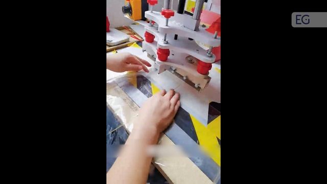 Видео работы станка для изготовления объёмных ПВХ пакетов GCQ-W5KW
