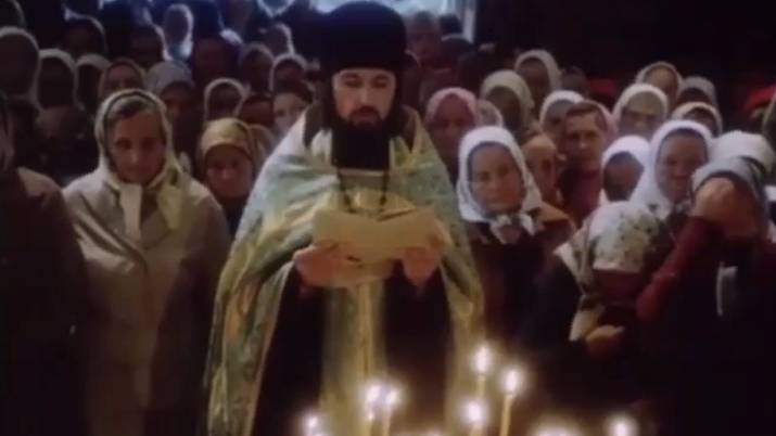 А река течёт
