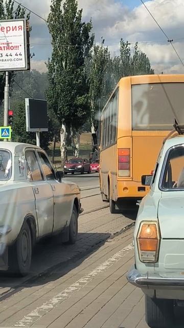 Донецк. Серьёзное ДТП с участием нескольких машин на Ленинском проспекте, в результате чего одна из