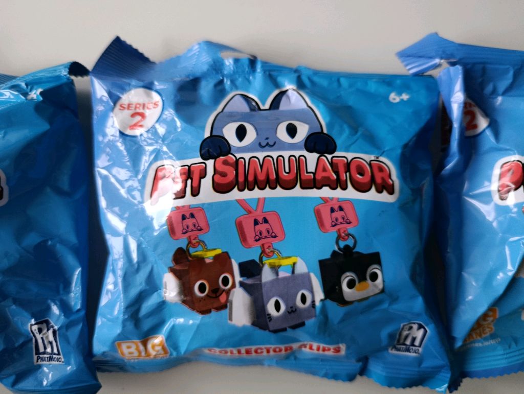 брелоки от pet simulator!!!