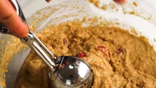 VkusniyDen готовим полезные и вкусные маффины с начинкой из ягод