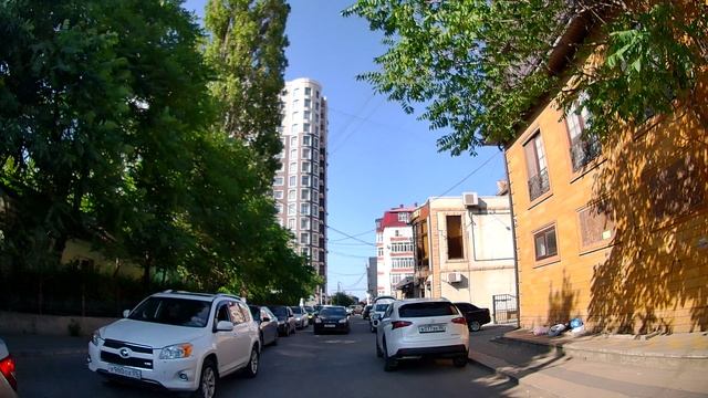 В Махачкале по встречке настигают  даже девушки.