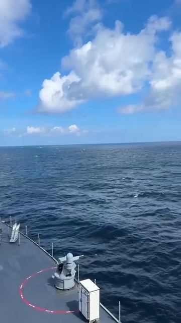 Фехтовальщик совершает облет американцев в Балтийском море.