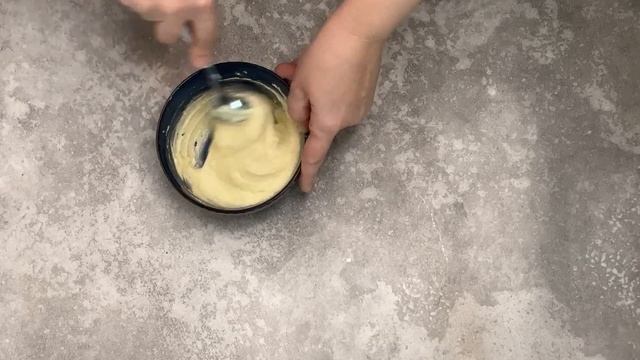 КАК ПРИГОТОВИТЬ ГЛАЗУРЬ ДЛЯ КУЛИЧА ИЗ СГУЩЕНКИ И СУХОГО МОЛОКА? Без яиц, не крошится и не липнет!