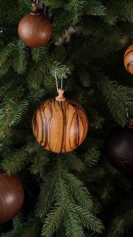 Деревянные ёлочные шары STAVROS: эксклюзивный новогодний декор из массива