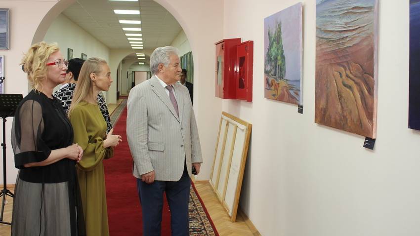 "Волга в сердце впадает мое"
