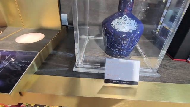 Дубай, аэропорт Аль-Мактум - зона вылета. Сколько стоит еда, обзор цен в Duty Free