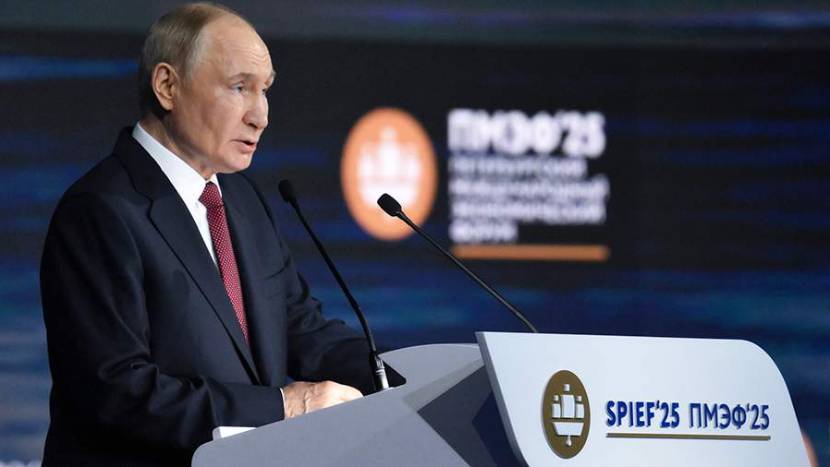 Путин заявил о рекордном снижении уровня бедности в России