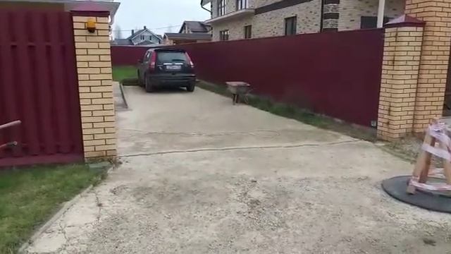 Установка откатных ворот с автоматикой, металлический штакет с двух сторон