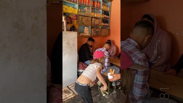 Еда в Индии простая с ограниченным количеством мяса блюдо  с перчинкой