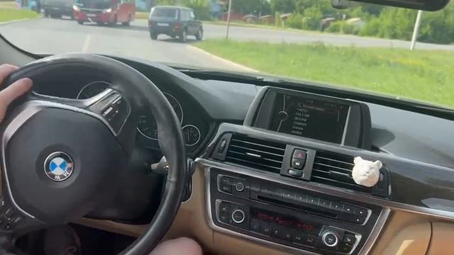КАК ЕДЕТ BMW 320i // МЯГКО И ПЛАВНО?