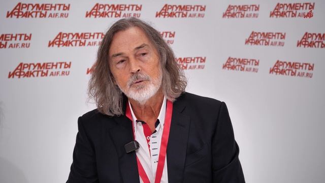 Космос цвета надежды: стало известно какую картину Сафронов подарит Илону Маску