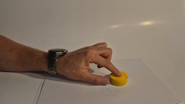 Techno Yellow. Пластиковая полуавтоматическая карманная с штемпельной подушкой в (∅40 мм)