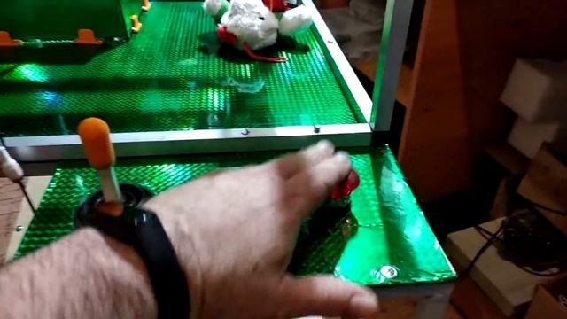 Игровой автомат с игрушками  хватайка своими руками