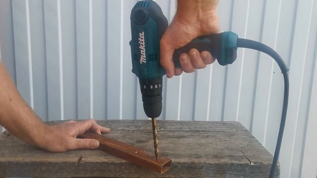 Демоестрация работы и тестирование дрели шуруповерта Makita hp0300