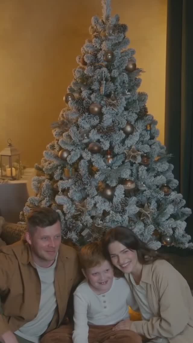 Заснеженная ель "Эверест"
