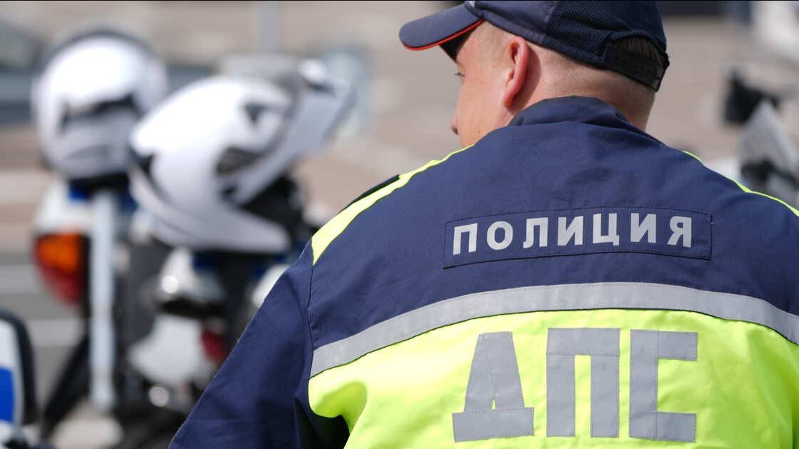 Audi врезалась в остановку в Санкт-Петербурге