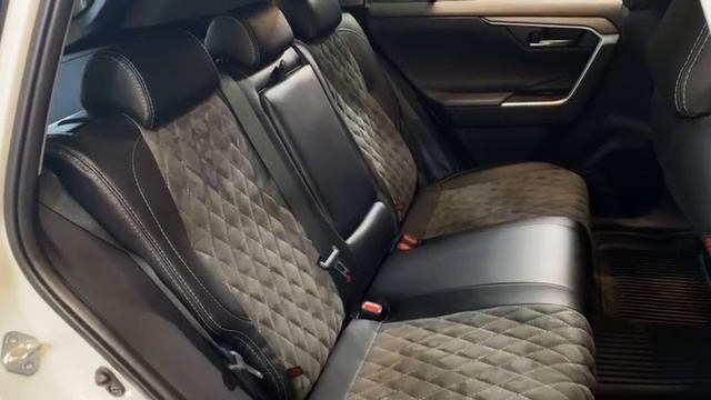 Toyota RAV4 XA50. Авточехлы