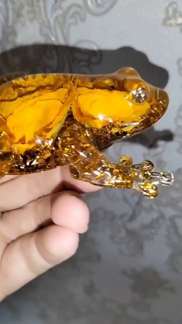 Лягушка из эпоксидной смолы