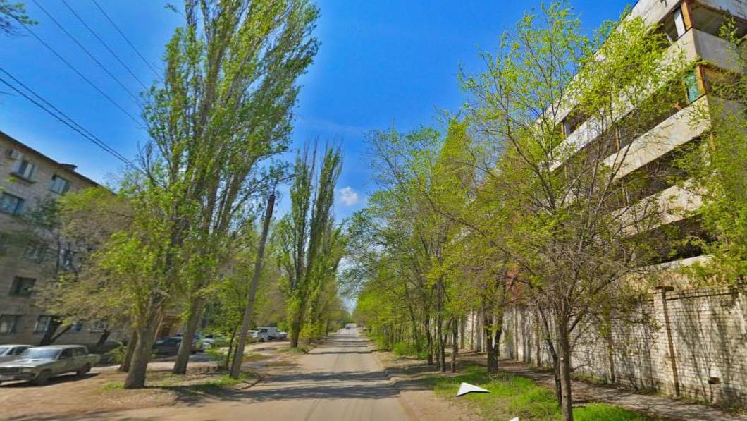 ЗДАНИЕ 5 этажей: 4 этажа, с подвалом и с ЗУ г. Волжский