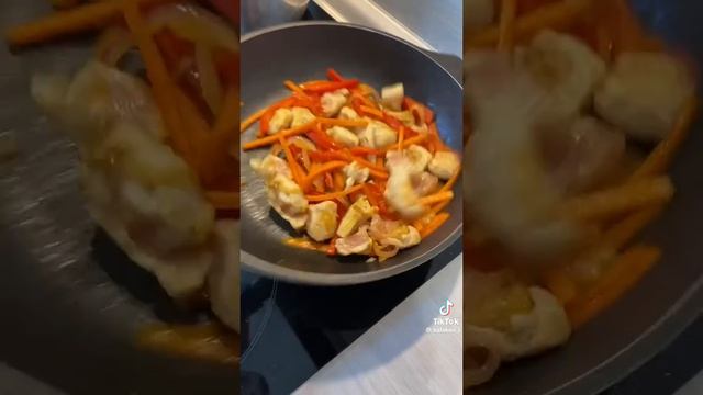 wok лапша с курицей 🍗