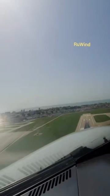 Взлетаем 🛫 из аэропорта ✈️ Сочи! как вам картинка из кабины самолёта 🛫!?!