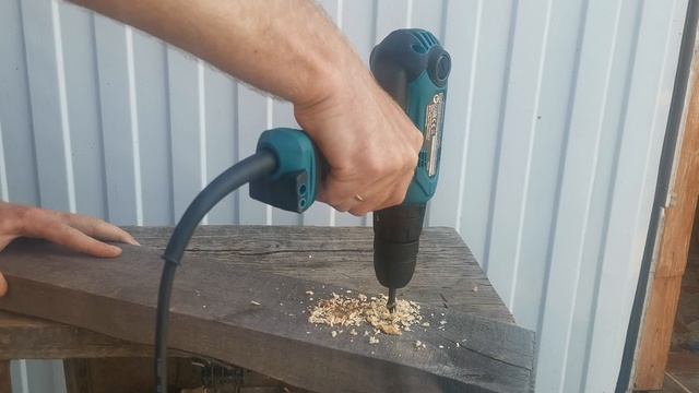 Тестирование дрели шуруповерта Makita hp0300 (сверлим дерево, сверло на 10мм)