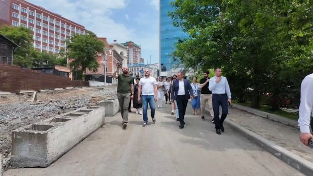 Реконструкция этой улицы в центре Владивостока продолжается.