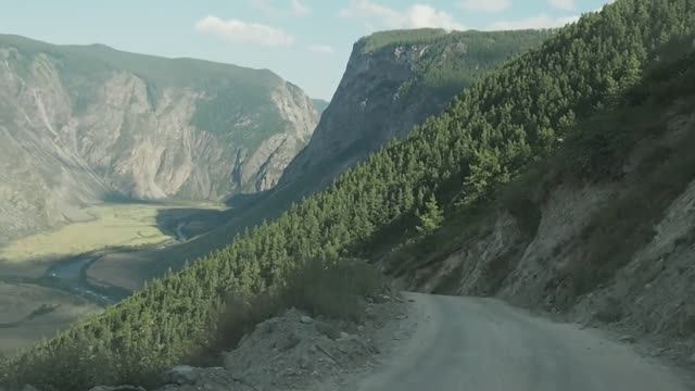 Спуск с перевала Кату-Ярык (Горный Алтай).