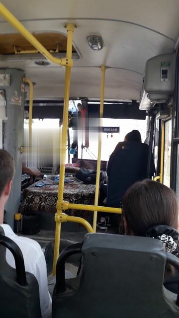 Очень неприятная ситуация произошла  в автобусе  на  77м маршруте.

 Водитель выгонял пожилую женщин