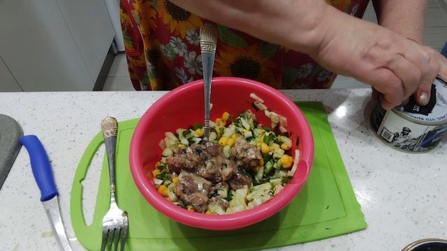 208)-21.06.25.г.Моя👩 городская🏢 жизнь ☘️☘️☘️.Готовим салат .🥗