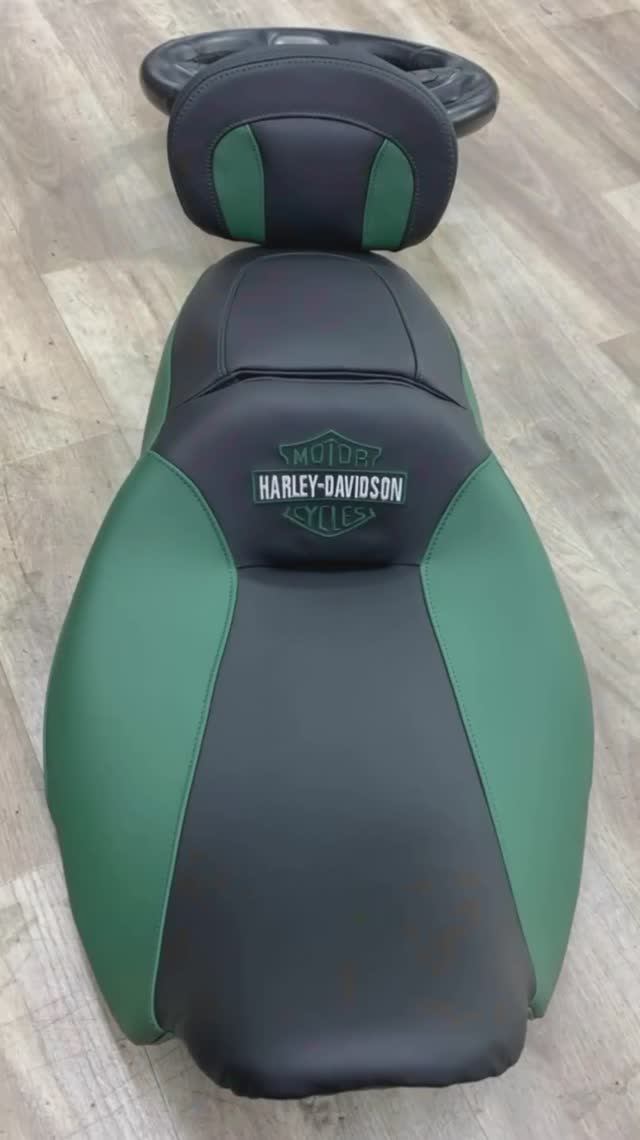 Перетяжка сиденья мотоцикла Harley Davidson