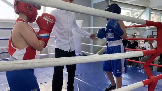 Я Выиграл бой красный угол: Мудуев Мансур 
Синий угол: Ефремов Платон
