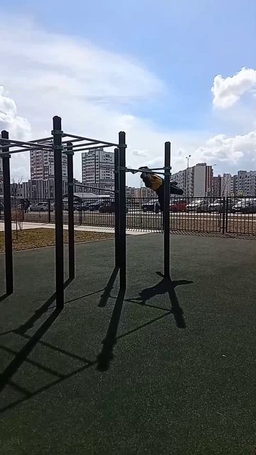 Небольшая связка на турнике