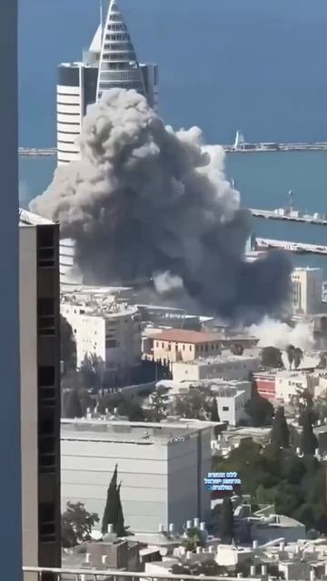 Прилет ракеты в небоскрёб в Хайфе Израиль