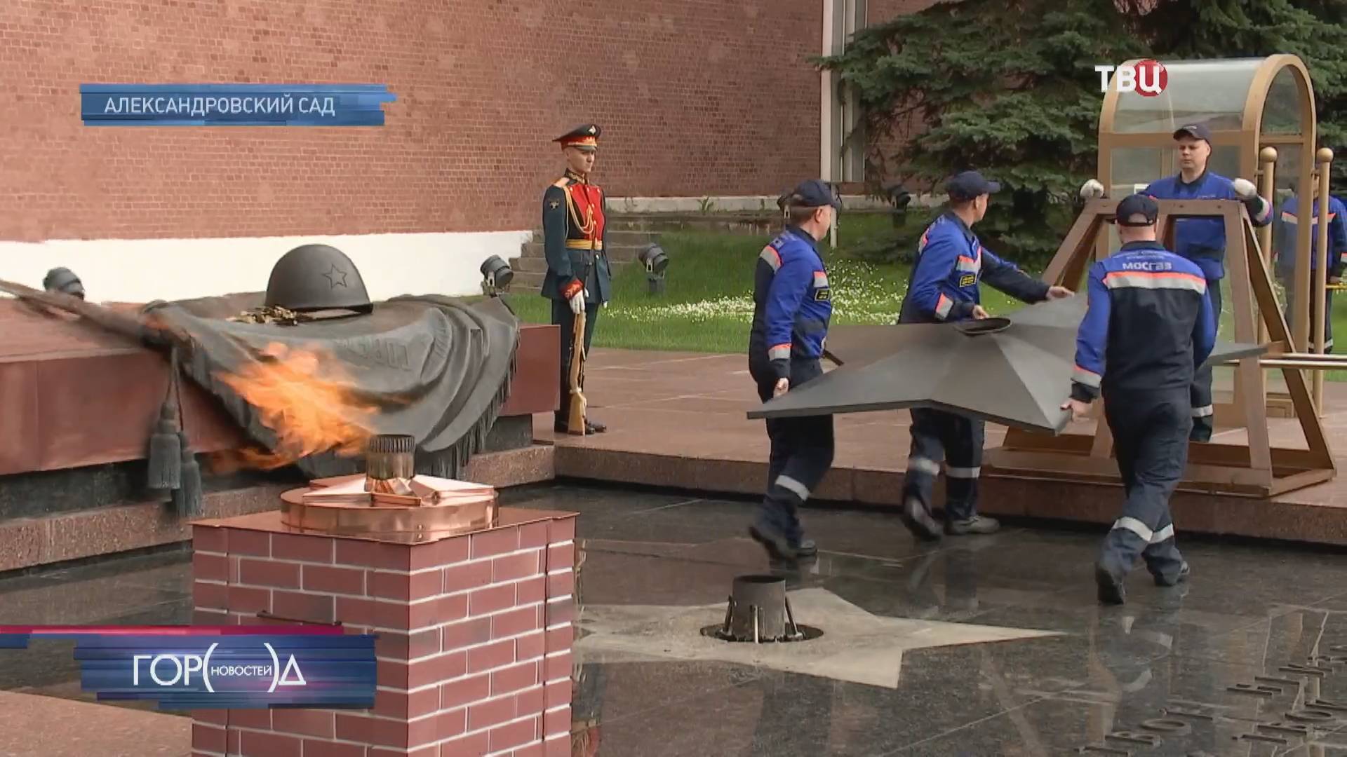 Победители патриотического конкурса приняли участие в профилактике Вечного огня