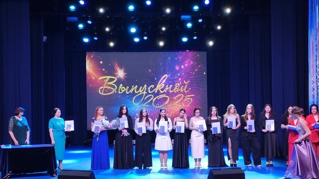 Церемония вручения аттестатов 1 Школа Посёлок Пангоды Надымский район ЯНАО 20 июня 2025г.