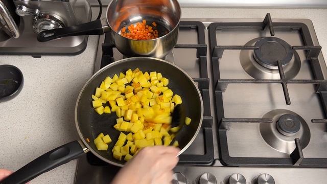 КАК ПРИГОТОВИТЬ СУП ИЗ КАРТОШКИ И МОРКОВИ? Вкусный, простой, легкий, с зеленым горошком, на обед
