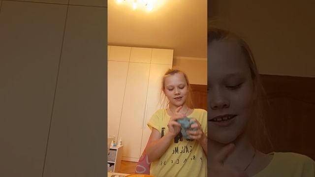 нашла крышку для коробки