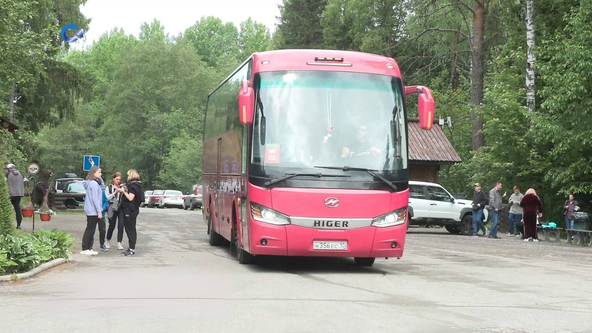 В Карелии госавтоинспекторы проверили туристические автобусы