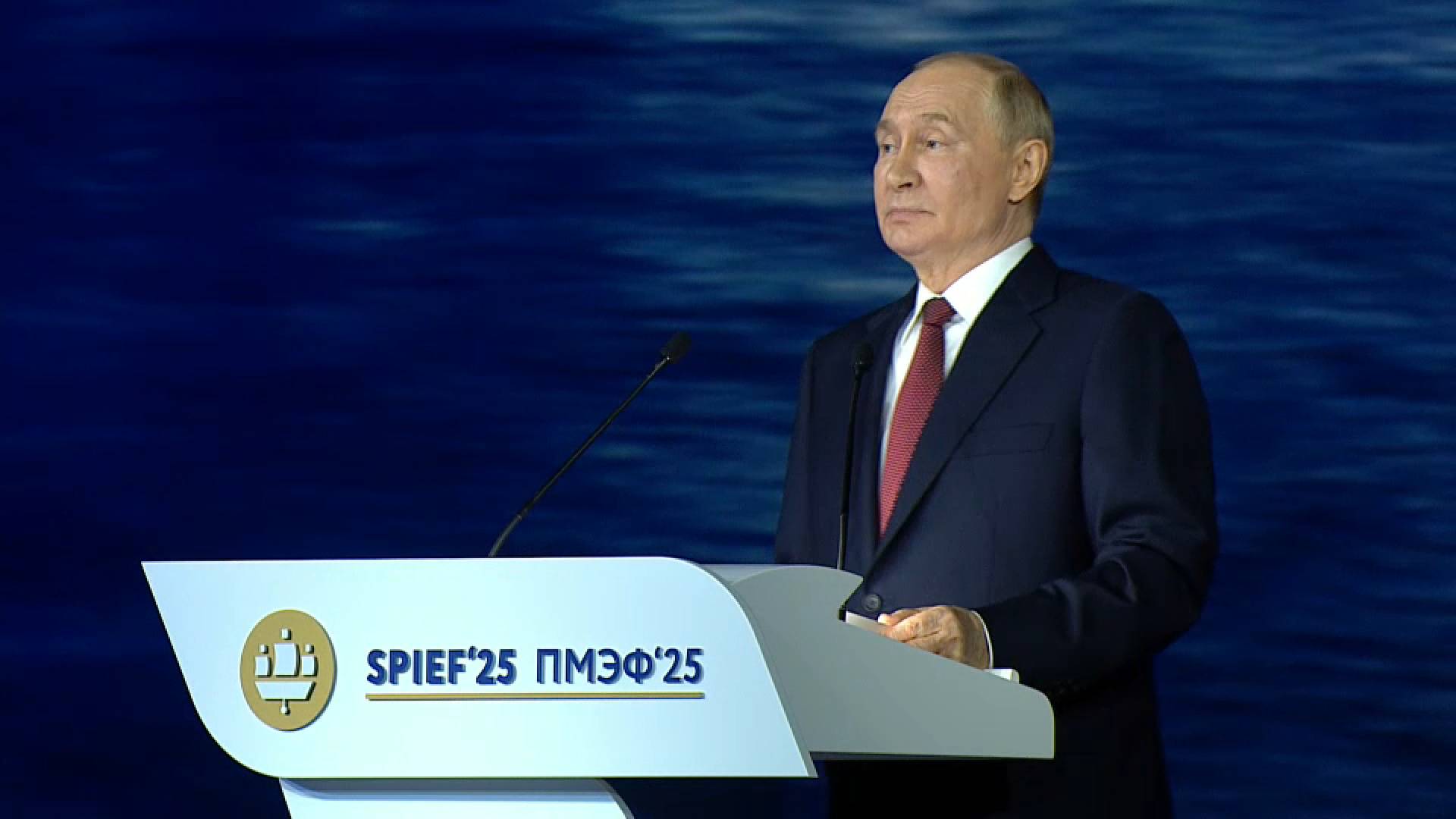 «Россия входит в число лучших в мире»: Путин заявил о низкой безработице среди молодёжи